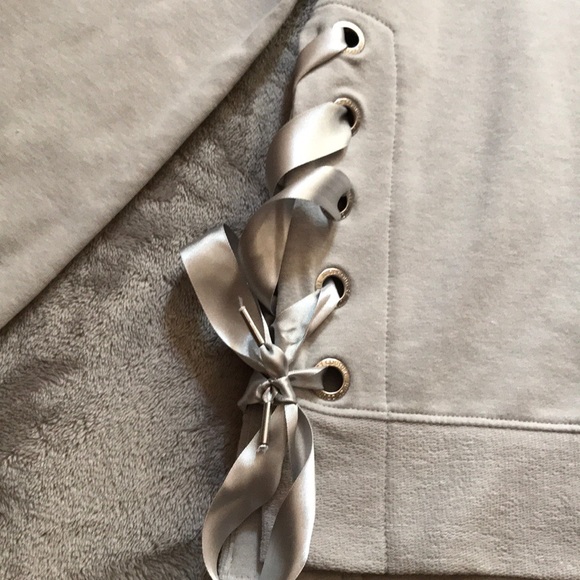 Juicy Couture Tie Side Sweatshirt NWT - Picture 4 of 8